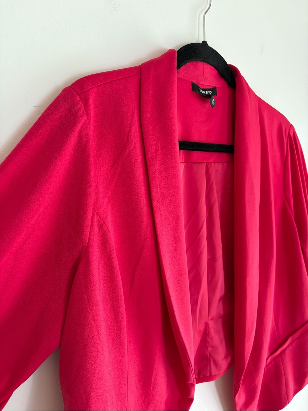 Torrid Hot Pink 3/4 Sleeve Cropped Open Blazer Jacket Size 1 - Picture 2 of 6